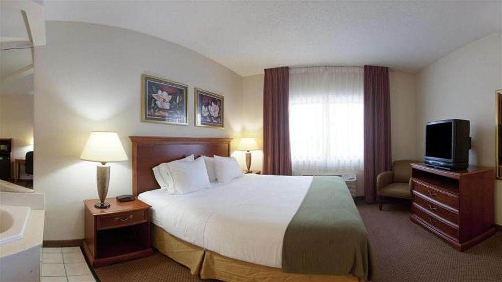 Holiday Inn Express Marshall, An Ihg Hotel Экстерьер фото