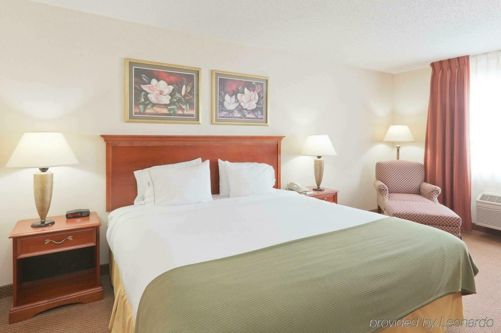 Holiday Inn Express Marshall, An Ihg Hotel Экстерьер фото